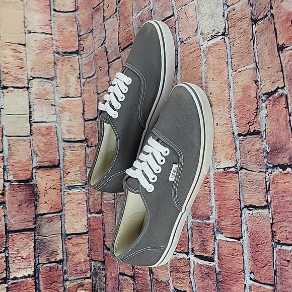 VANS CLASSIC LOWTOPS, WOMANS SIZE 7.5 EUC - Picture 4 of 11